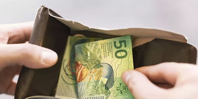 Mehr Geld im Portemonnaie: Die Steuerabzüge für die Krankenkassenprämien werden erhöht. (Symbolbild) Mehr Geld im Portemonnaie: Die Steuerabzüge für die Krankenkassenprämien werden erhöht. (Symbolbild)