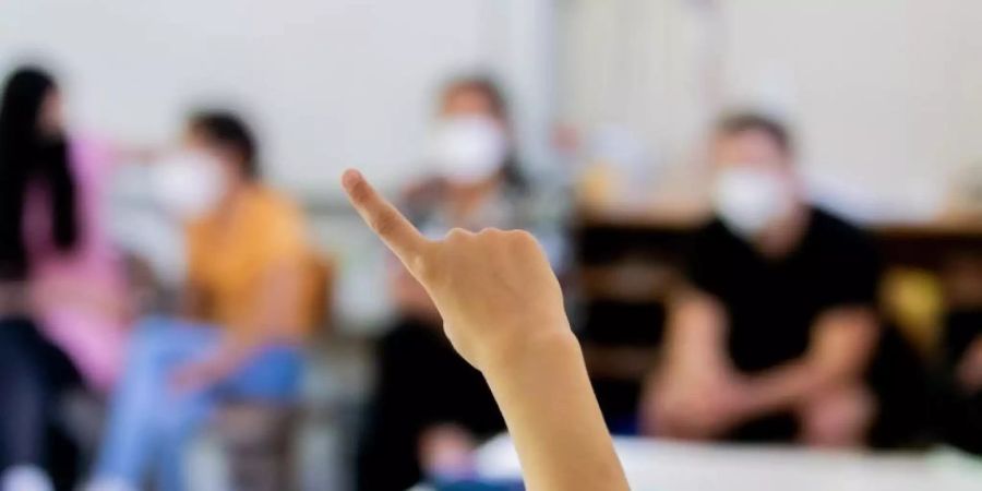 Wie geht es nach den Sommerferien in Deutschlands Schulen weiter? Die Kultusminister sind optimistisch. Foto: Christoph Soeder/dpa/Archivbild