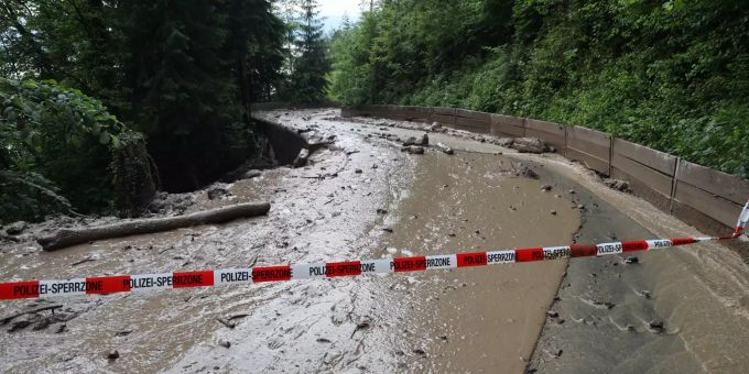 Murgang nach Starkregen im Kanton Zug.