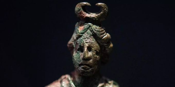 Eine kleine Skulptur der Mondgöttin Luna aus der Römerzeit. Foto: Boris Roessler/dpa Eine kleine Skulptur der Mondgöttin Luna aus der Römerzeit. Foto: Boris Roessler/dpa