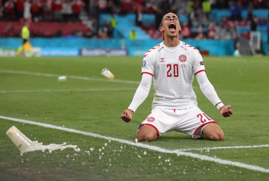 Yussuf Poulsen jubelt nach seinem Treffer zum 2:0 gegen Russland.