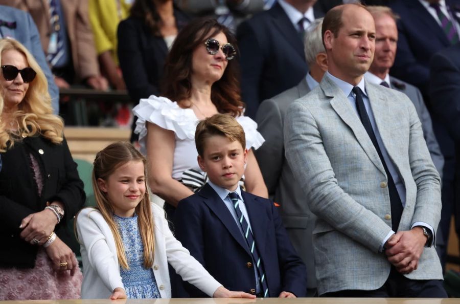 Prinz George mit seiner Schwester Prinzessin Charlotte und seinem Vater Prinz William.