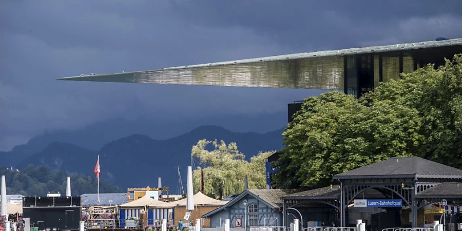 Zwei Klimaaktivisten störten ein Konzert im Kultur- und Kongresszentrum (KKL) Luzern. (Archivbild)