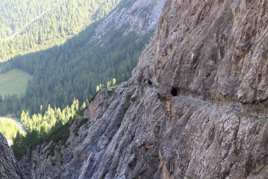 Uina-Schlucht, Schlucht, Berg