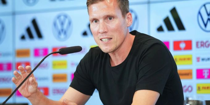 Hannes Wolf ist der neue DFB-Direktor für den Bereich Nachwuchs, Training und Entwicklung. Hannes Wolf ist der neue DFB-Direktor für den Bereich Nachwuchs, Training und Entwicklung.