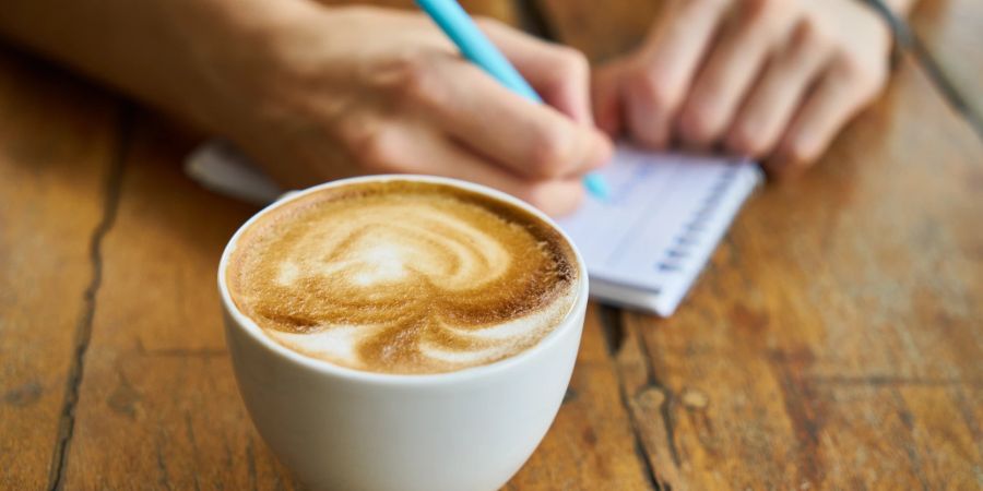 Kaffeetasse auf einem Tisch