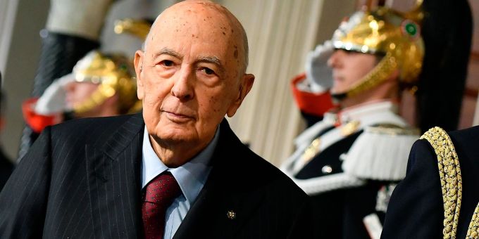 Giorgio Napolitano war der erste Ex-Kommunist, der in Italien zum Präsidenten gewählt wurde. Giorgio Napolitano war der erste Ex-Kommunist, der in Italien zum Präsidenten gewählt wurde.
