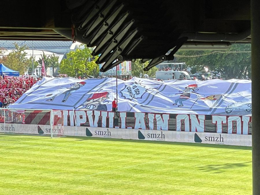 Die Fans von Winterthur und vom FC Aarau sorgen für eine schöne Stimmung.