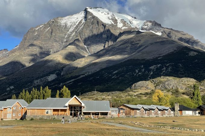 Auch ein Luxus-Hotel, das «Las Torres», gibt es im Nationalpark. Blockhäuser Hotel Berg Gletscher Chile
