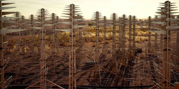 Die Antennen erinnern ein bisschen an Tannenbäume Parabolantennen