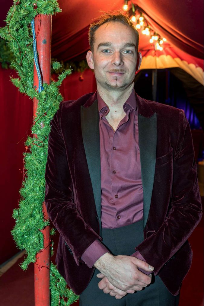 Illusionist und Magic Winter Circusdirektor Lars Leriix.