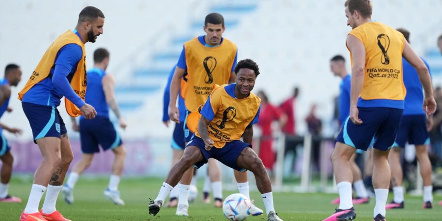 Zurück bei den Three Lions: Raheem Sterling (M).