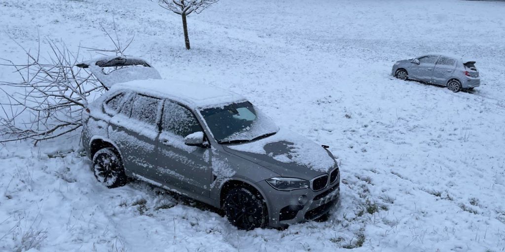 Fischbach LU: Traktor Kollidiert Auf Glatter Fahrbahn Mit Zwei Autos