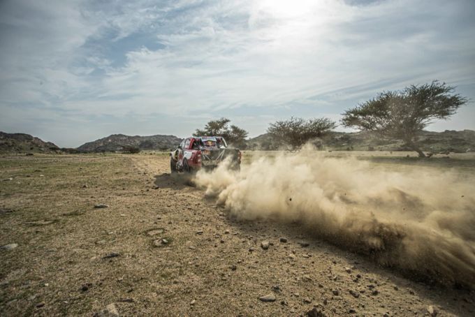 Nasser Al-Attiyah übernimmt die Führung im Gesamtklassement. Al-Attiyah