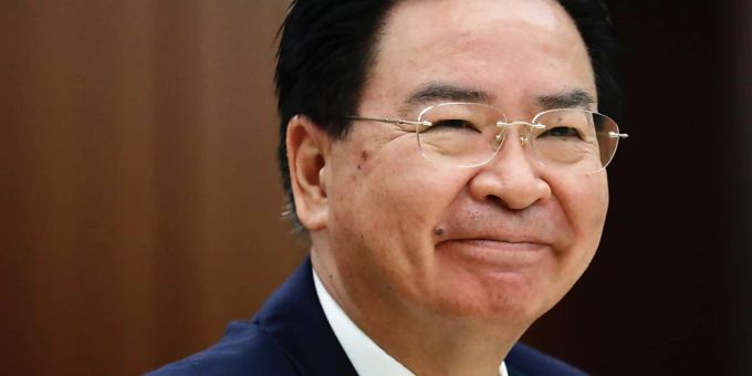 Der taiwanesisch Aussenminister Joseph Wu hofft auf intensivere Beziehungen zwischen Taiwan und der Schweiz. Davon würde Bern profitieren, ist er überzeugt: «Wir haben viele Expertinnen und Experten für Cybersicherheit und für die Bekämpfung von Desinformation.» (Archivbild) Der taiwanesisch Aussenminister Joseph Wu hofft auf intensivere Beziehungen zwischen Taiwan und der Schweiz. Davon würde Bern profitieren, ist er überzeugt: «Wir haben viele Expertinnen und Experten für Cybersicherheit und für die Bekämpfung von Desinformation.» (Archivbild)