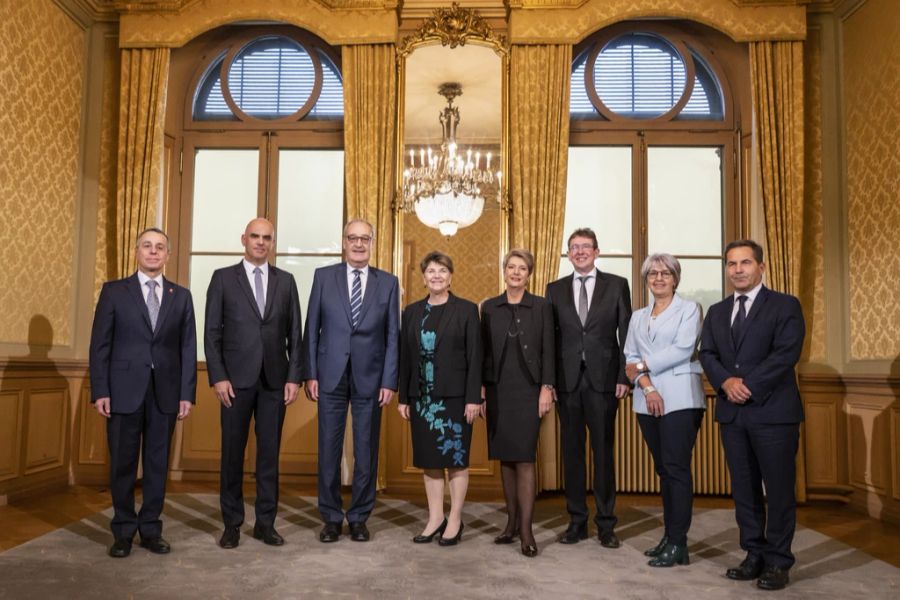 Elisabeth Baume-Schneider auf dem ersten Bild des neuzusammengesetzten Bundesrats, am Mittwoch, 7. Dezember 2022 im Salon du Président im Bundeshaus West in Bern.