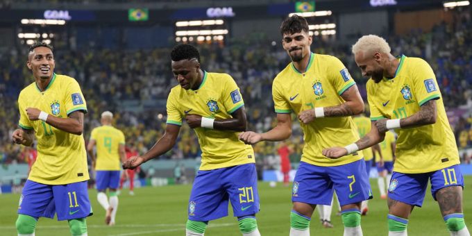 Die brasilianische Offensive um Raphinha, Vinicius Jr., Lucas Paqueta und Neymar (v.l.) setzt zum Tänzchen an. WM 2022