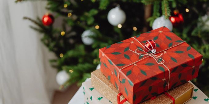 Dieses Jahr liegen vor allem kuschelige, gesellige und nachhaltige Geschenke unter dem Tannenbaum. Weihnachtsgeschenk