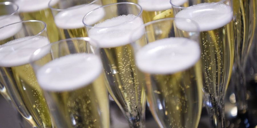 Wenn in Deutschland die Sektkorken knallen, wird immer öfter auch mit alkoholfreiem Schaumwein angestossen.