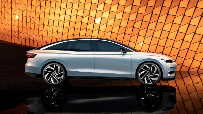 Der VW ID7 setzt sich genau in die Mitte von Tesla Model 3 und Model S und möchte ihnen einen kräftigen Teil vom Verkaufs-Kuchen abschneiden 023 E-Autos VW ID7