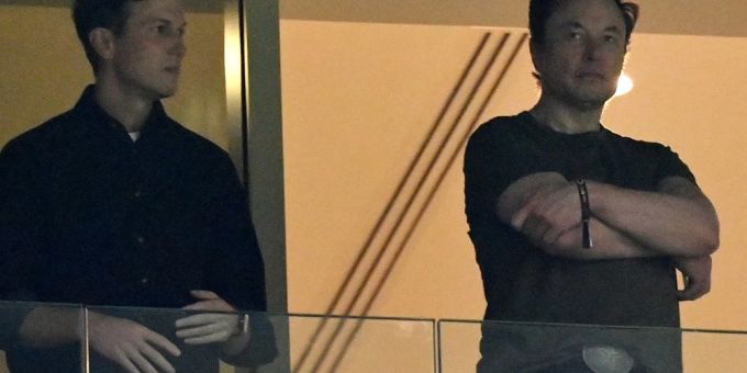 Jared Kushner (l.) und Elon Musk beim WM-Finale in Katar. Elon Musk