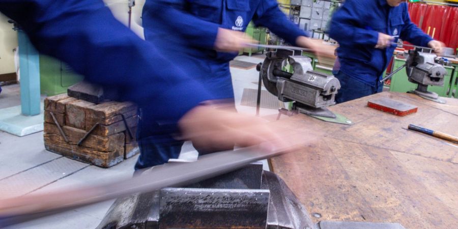 Die Zahl der neu geschlossenen Ausbildungsverträge ist in diesem Jahr zwar leicht gestiegen. Doch die Unternehmen können immer mehr Azubi-Stellen nicht besetzen.