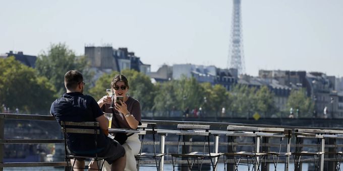 Von einem Anstieg der Stornierungen um zehn Prozent berichtete der Präsident des Hotel- und Gaststättenverband (UMIH) im Grossraum Paris, Franck Delvau, dem Sender France Info zum Start der Herbstferien. (Symbolbild) Von einem Anstieg der Stornierungen um zehn Prozent berichtete der Präsident des Hotel- und Gaststättenverband (UMIH) im Grossraum Paris, Franck Delvau, dem Sender France Info zum Start der Herbstferien. (Symbolbild)