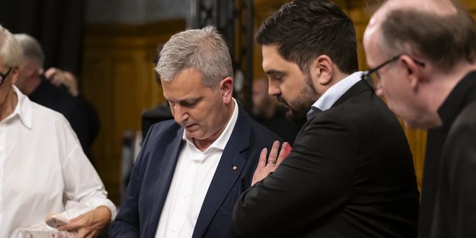 Im Kanton Bern - SP und SVP legen zu - Grüne und FDP verlieren