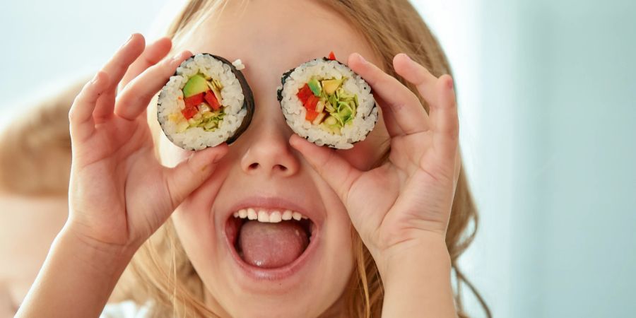 Mädchen Sushi Augen