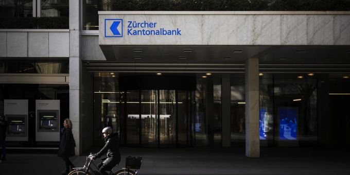 Die Zürcher Kantonalbank (ZKB) teilt ihre Änderungen für das laufende Jahr und 2024 mit. zürcher kantonalbank ZKB