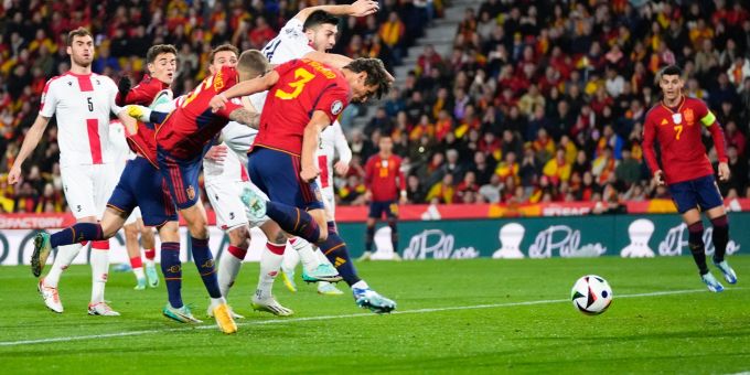 EM-Quali - Spanien holt Gruppensieg, Portugal makellos