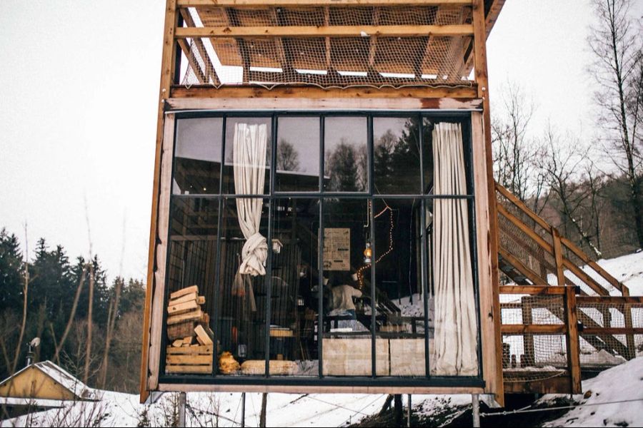 Winter-Glamping in einer Cozy Cabin.