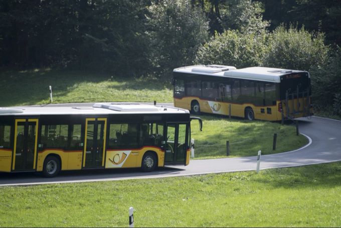 Postauto Hinterrad Radverlust Sicherheit
