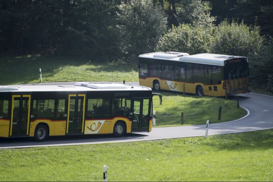 Jetzt wird auf höherer Ebene geprüft, ob Sicherheitsmängel bei Postauto zum erneuten Radverlust geführt haben. (Symbolbild)