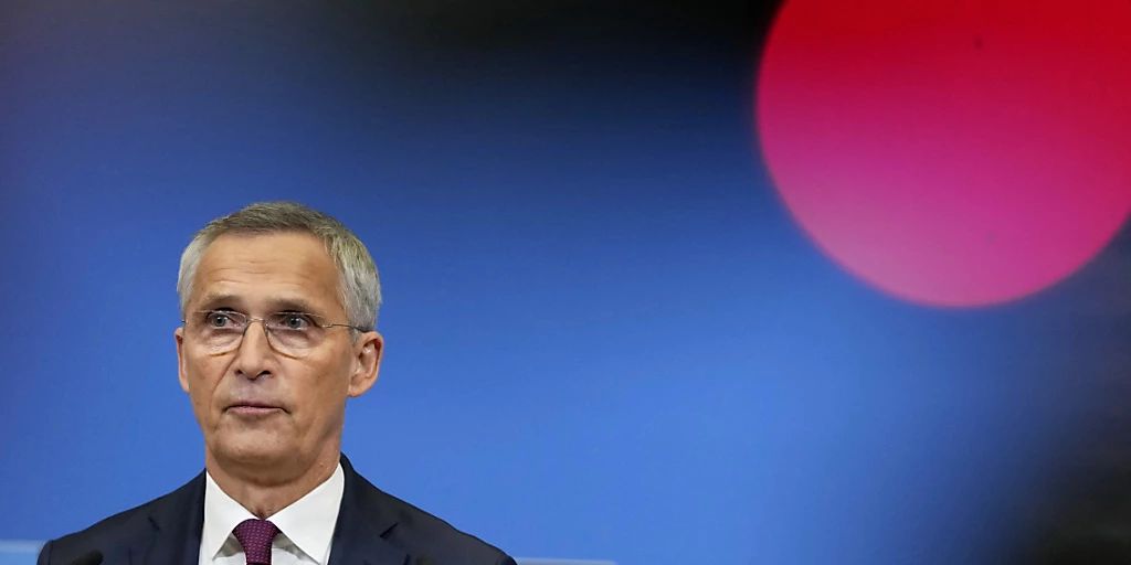 Stoltenberg obviňuje Čínu z exportu do Ruska