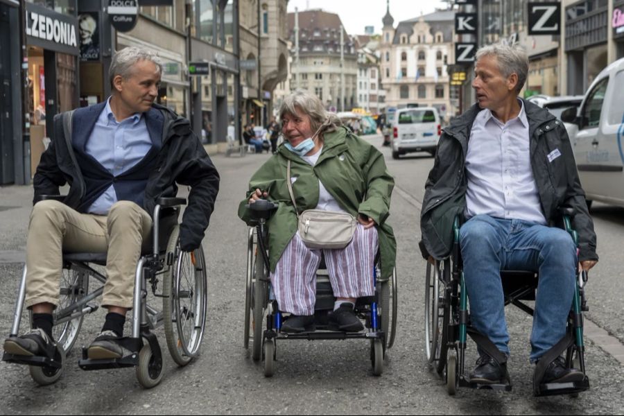 Beat Jans als Regierungspräsident von Basel-Stadt in einem Rollstuhl, im Zusammenhang mit dem kantonalen Behindertenrechtegesetz, 4. August 2021.