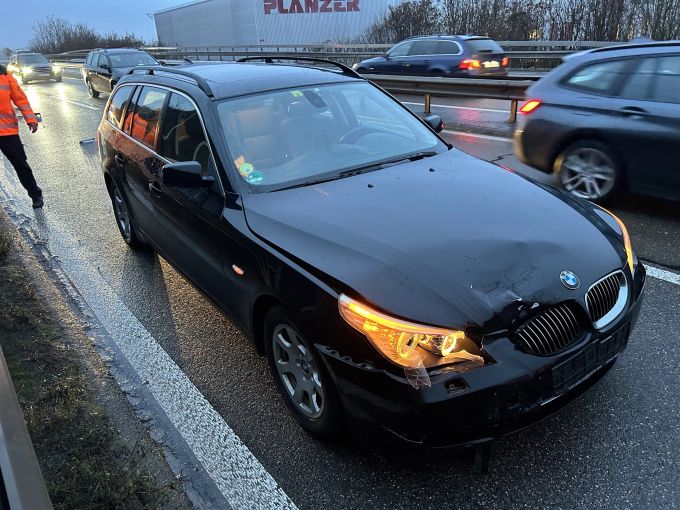 An den Fahrzeugen entstand ein Sachschaden. Sachschaden an Auto