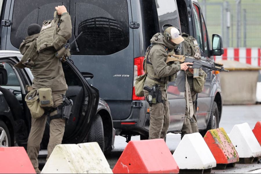 Die Polizei war mit einem riesigen Aufgebot von über 900 Einsatzkräften vor Ort.