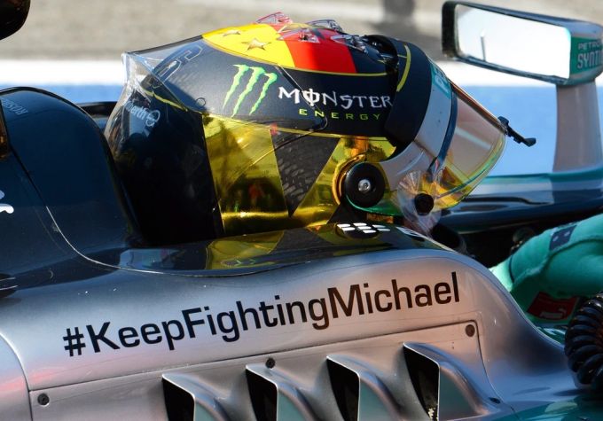 Nico Rosberg fährt 2014 mit einem Helm mit Schumi-Widmung. Michael Schumacher