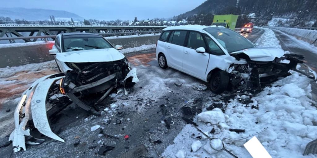 Kollision Zwischen Zwei Autos In Hemishofen Tg Zwei Verletzte 7569