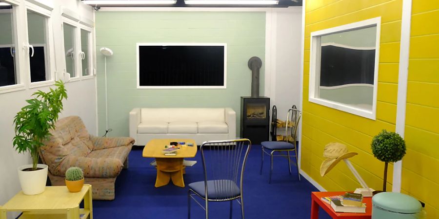 Das Wohnzimmer im «Big Brother»-Container von 2000 im Museum von 2023.