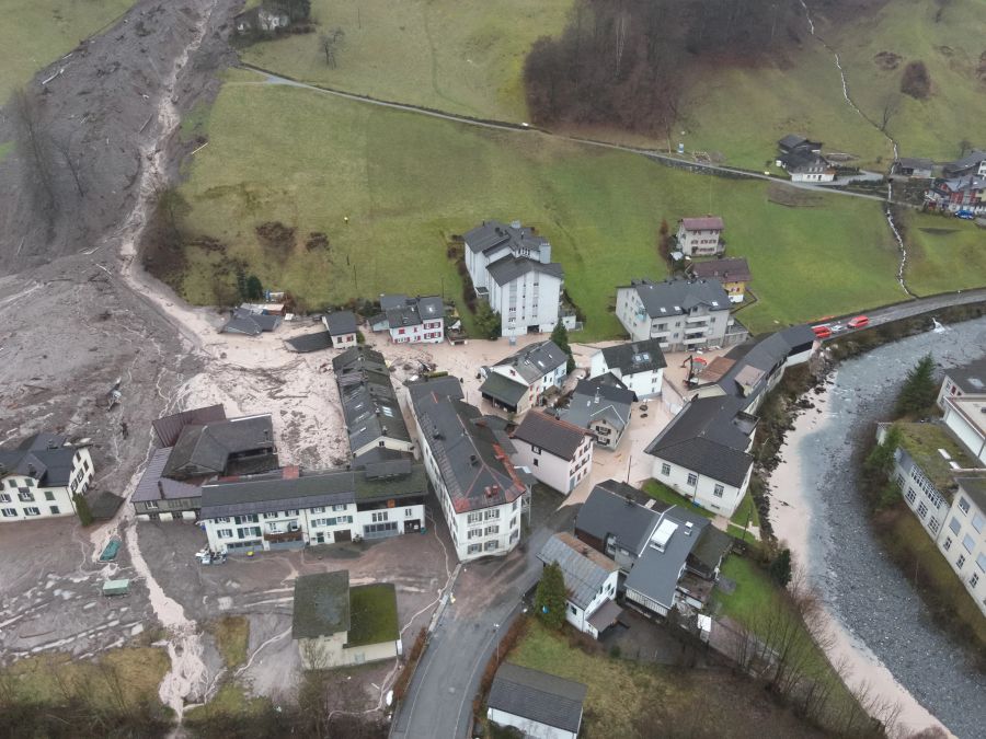 Drohnenbilder von Nau.ch zeigen das Ausmass der Zerstörung in Schwanden GL.