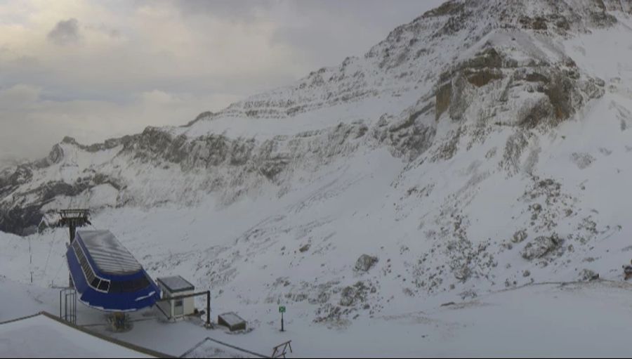 Auf dem Glacier 3000 lag am Donnerstag schon ziemlich viel Schnee. Der Saisonstart ist für den 9. November vorgesehen.