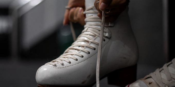 Normalerweise können die Eislaufschuhe am Zürichsee häufig schon Mitte Oktober geschnürt werden - doch in diesem Jahr ist die Saison in weiter Ferne. eislaufen zürich thalwil küsnacht