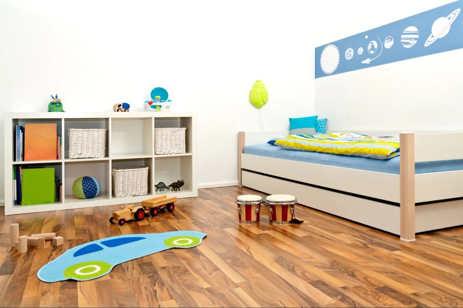 Kinderzimmer mit Bett