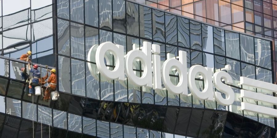 Adidas Schriftzug Standort Peking