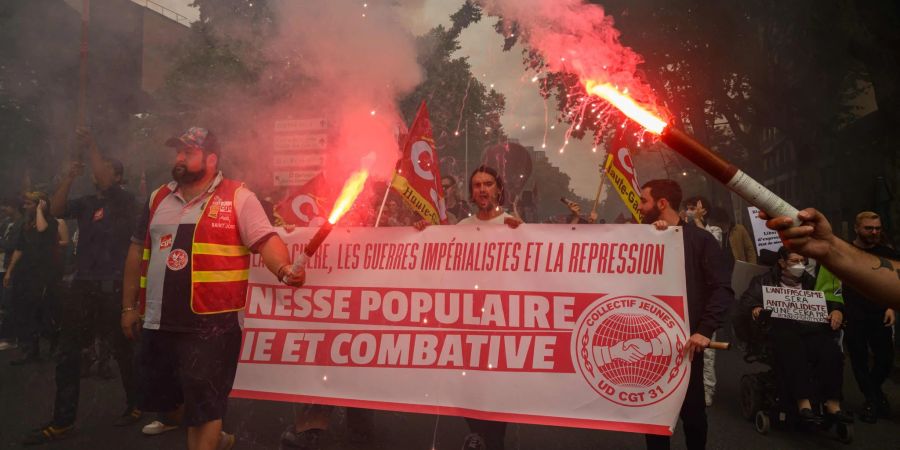 Menschen während einer Anti-Rechts-Kundgebung in Toulouse.