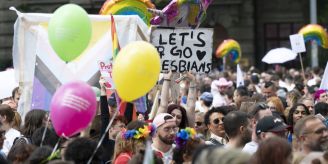 Für alle Beziehungen - Zehntausende demonstrieren an Zürcher Pride Für alle Beziehungen - Zehntausende demonstrieren an Zürcher Pride