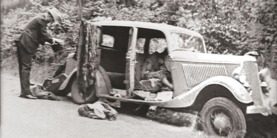 Ford V8 DeLuxe Sedan