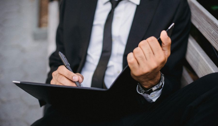 Auch Absolvierende mit einem Abschluss in Betriebswirtschaftslehrer und Finanzwirtschaft kämpfen bei der Jobsuche.